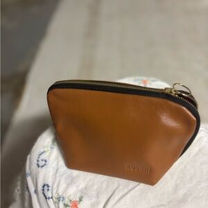 Kusshi vacationer makeup bag